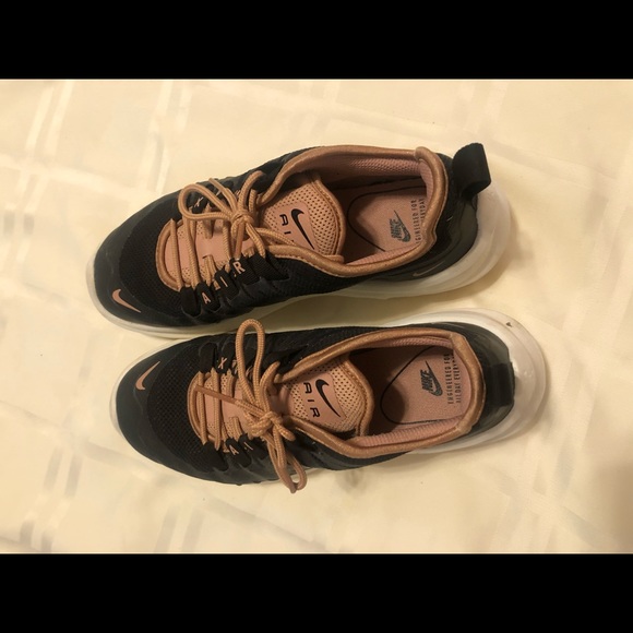 Nike Shoes - Nike Air Max Size 6